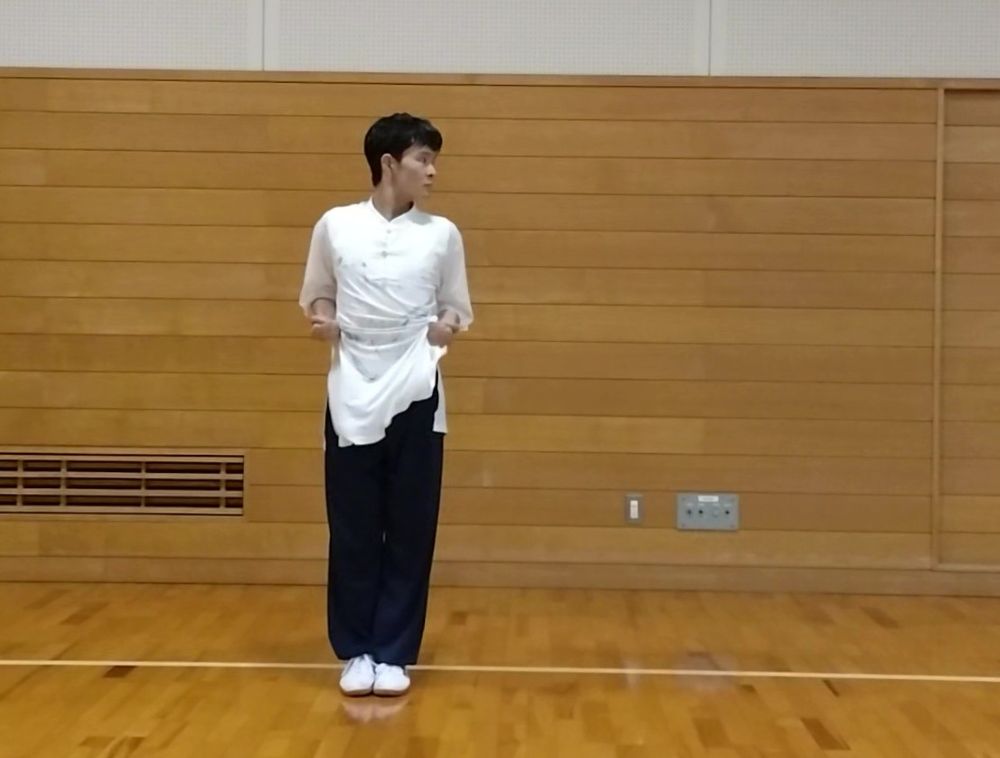 入門長拳始めの動作。