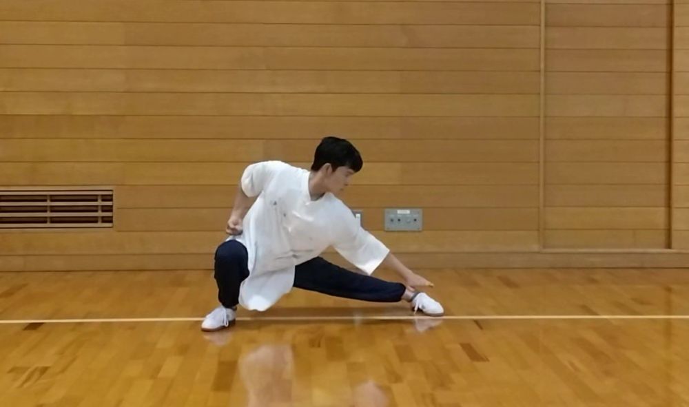 左手で切り出す