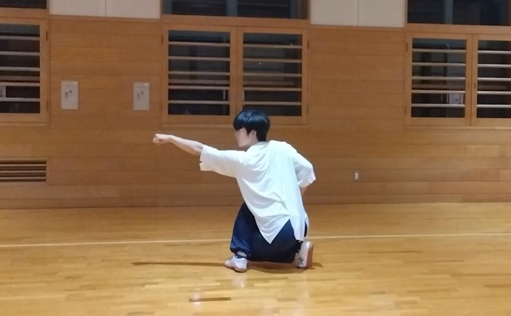 低姿勢で打ち込む