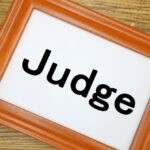 judgeとかかれた額縁